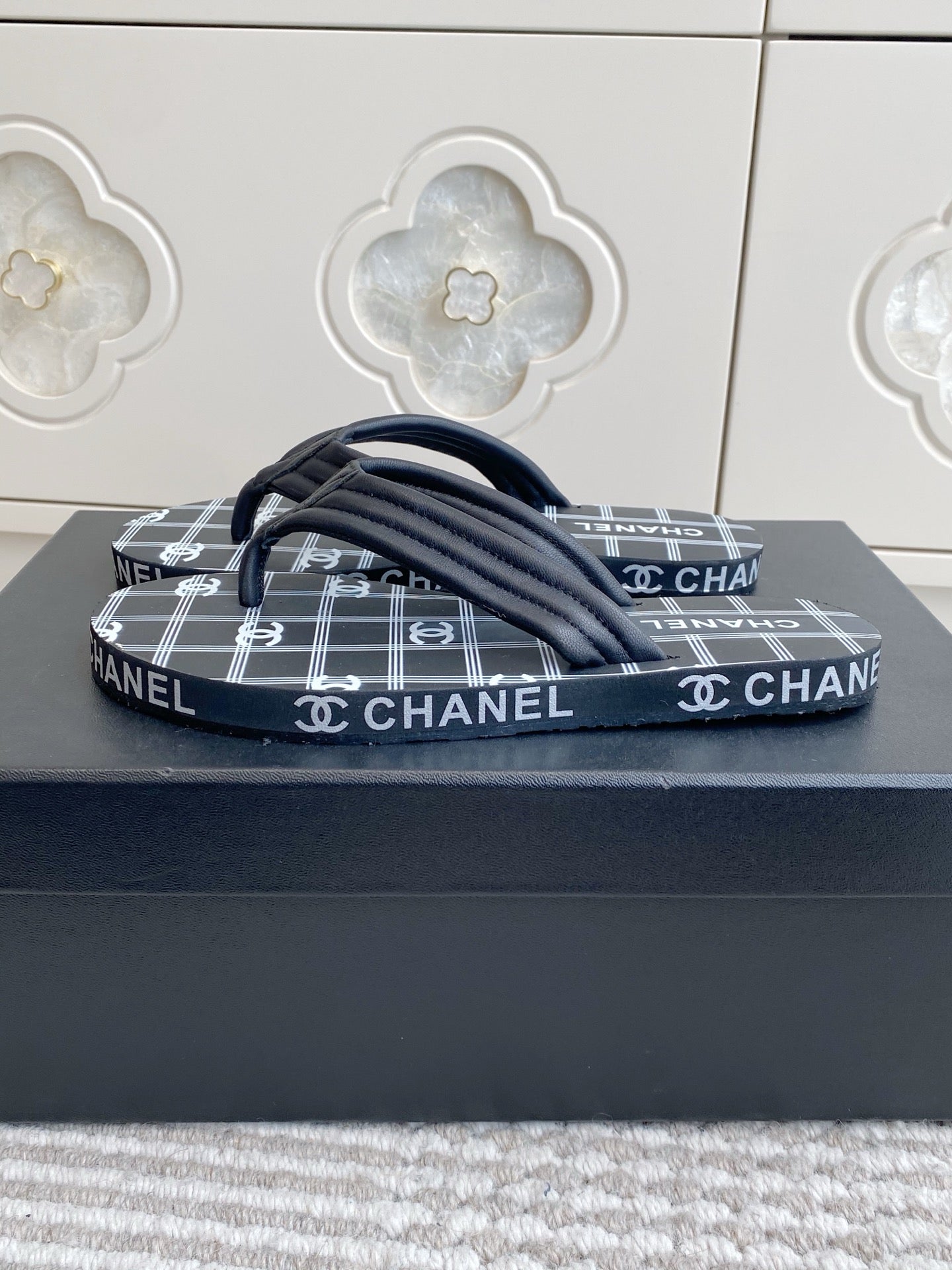 CC 26s Thong Sandals Black Rubber Leather 647679