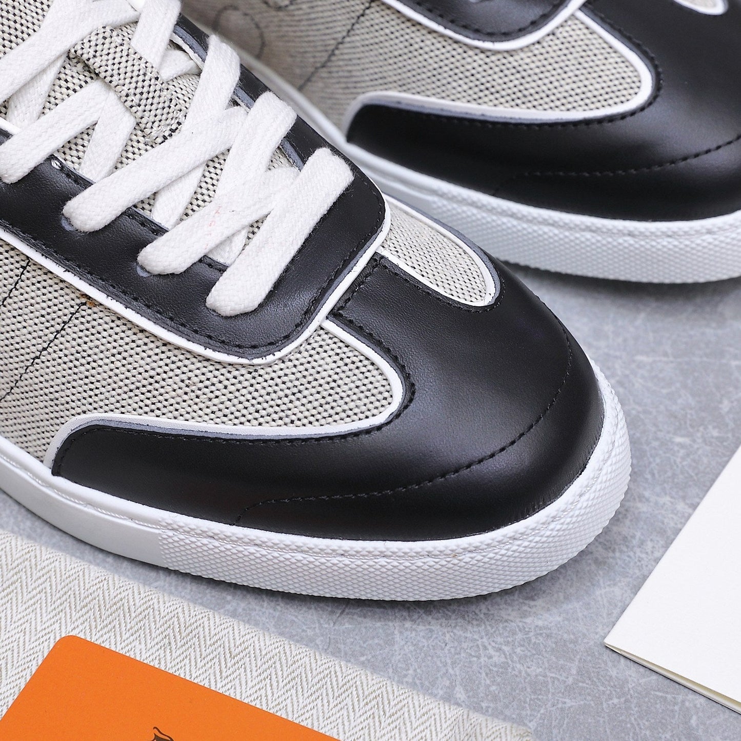 HM 26ss Casual Sneakers Ecru Black Calfskin Canvas 637717