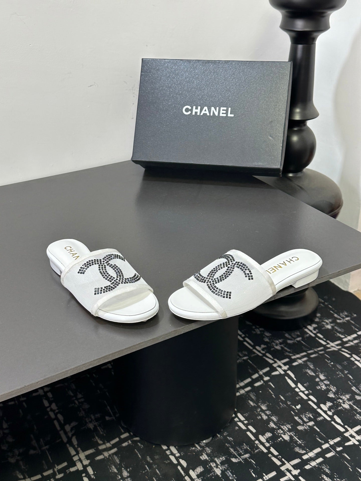 CC 2026 Slippers White Mesh Sheepskin 668149