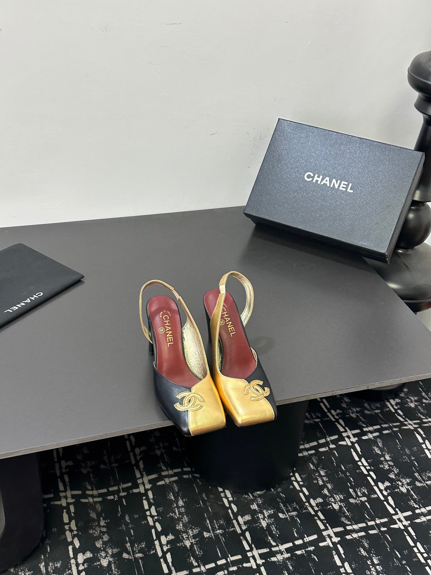 CC 2026 Slingback 75 Black Gold Cowhide 668140