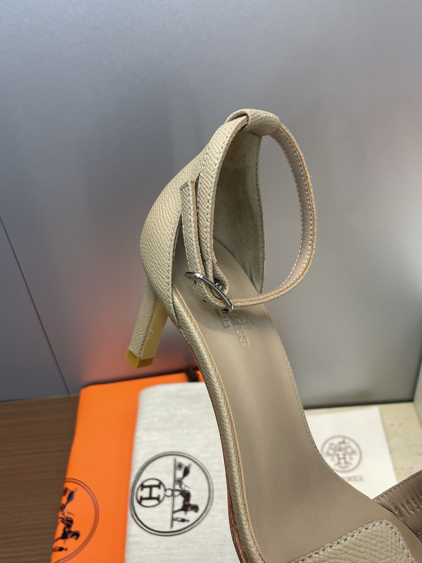 HM 26ss High Heel Sandals 70 Taupe Cowhide 607122