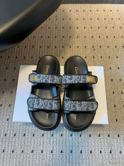 CD 26 Flat Slippers Black Blue Sheepskin Embroidered Fabric 621802