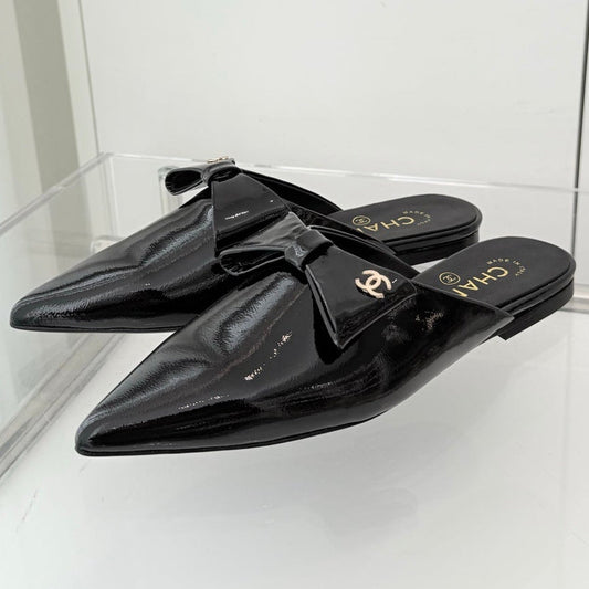 Chanel 2026 New Flat Mules Patent Leather Sheepskin 823436