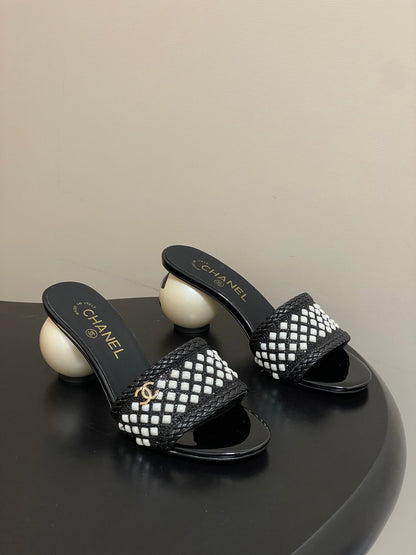 CC 2026 Pearl Flats Sandals 70 Rhinestones Woven Sheepskin