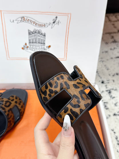 HM 26ss Oran Sandals Brown Black Sheepskin 617219