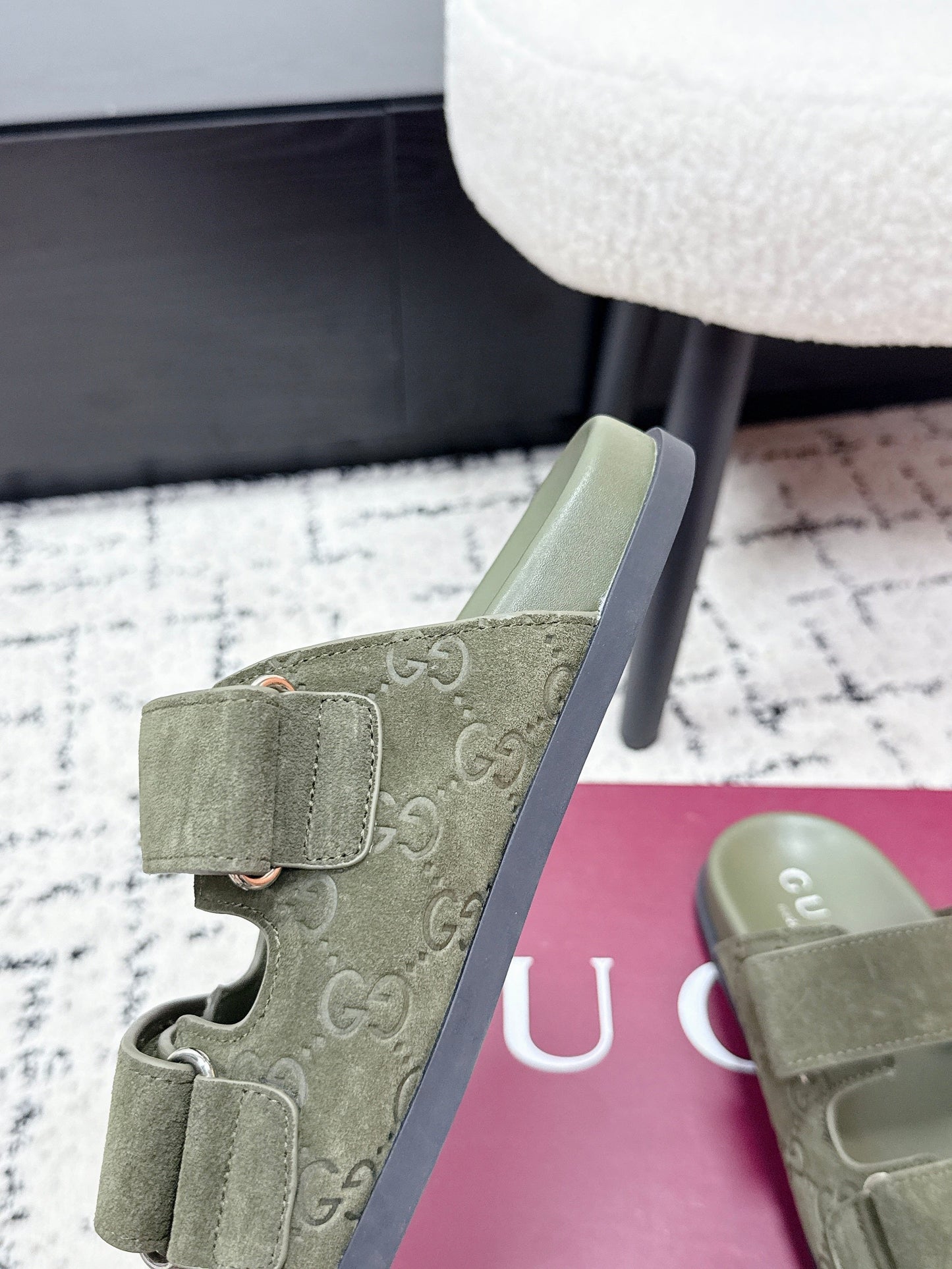 GG 26SS Sandals Olive Green Suede Sheepskin 641460