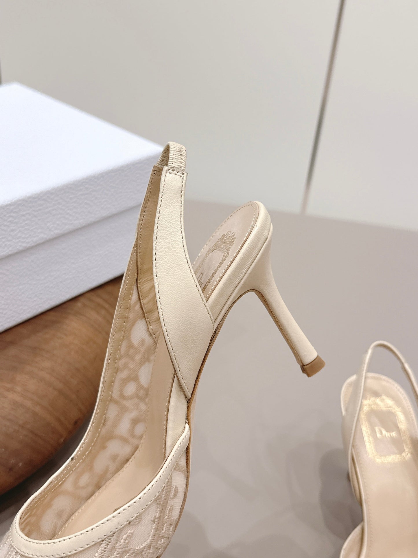 CD 26A Slingback 80 Sheepskin Lace Embroidery