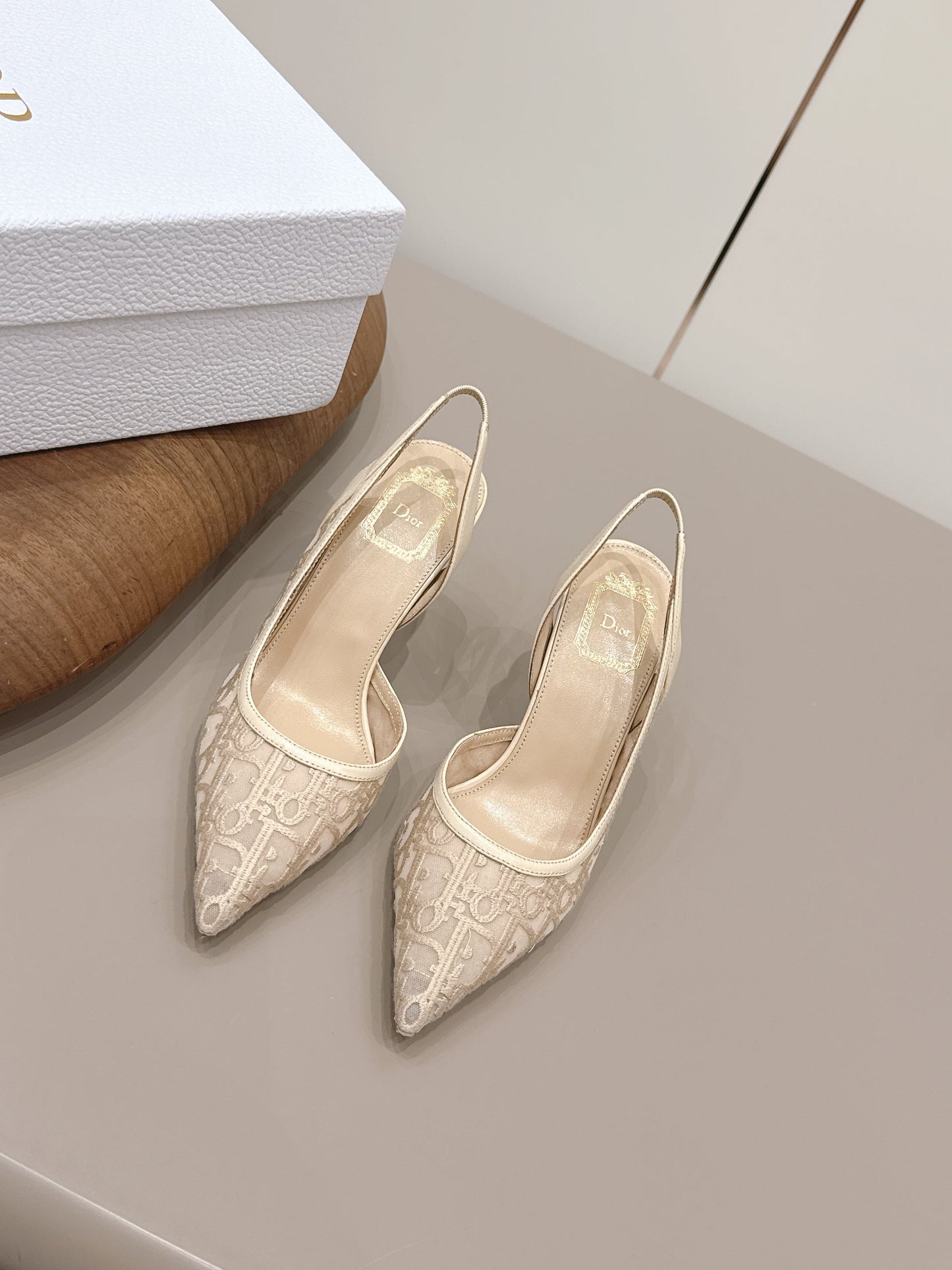 CD 26A Slingback 80 Sheepskin Lace Embroidery