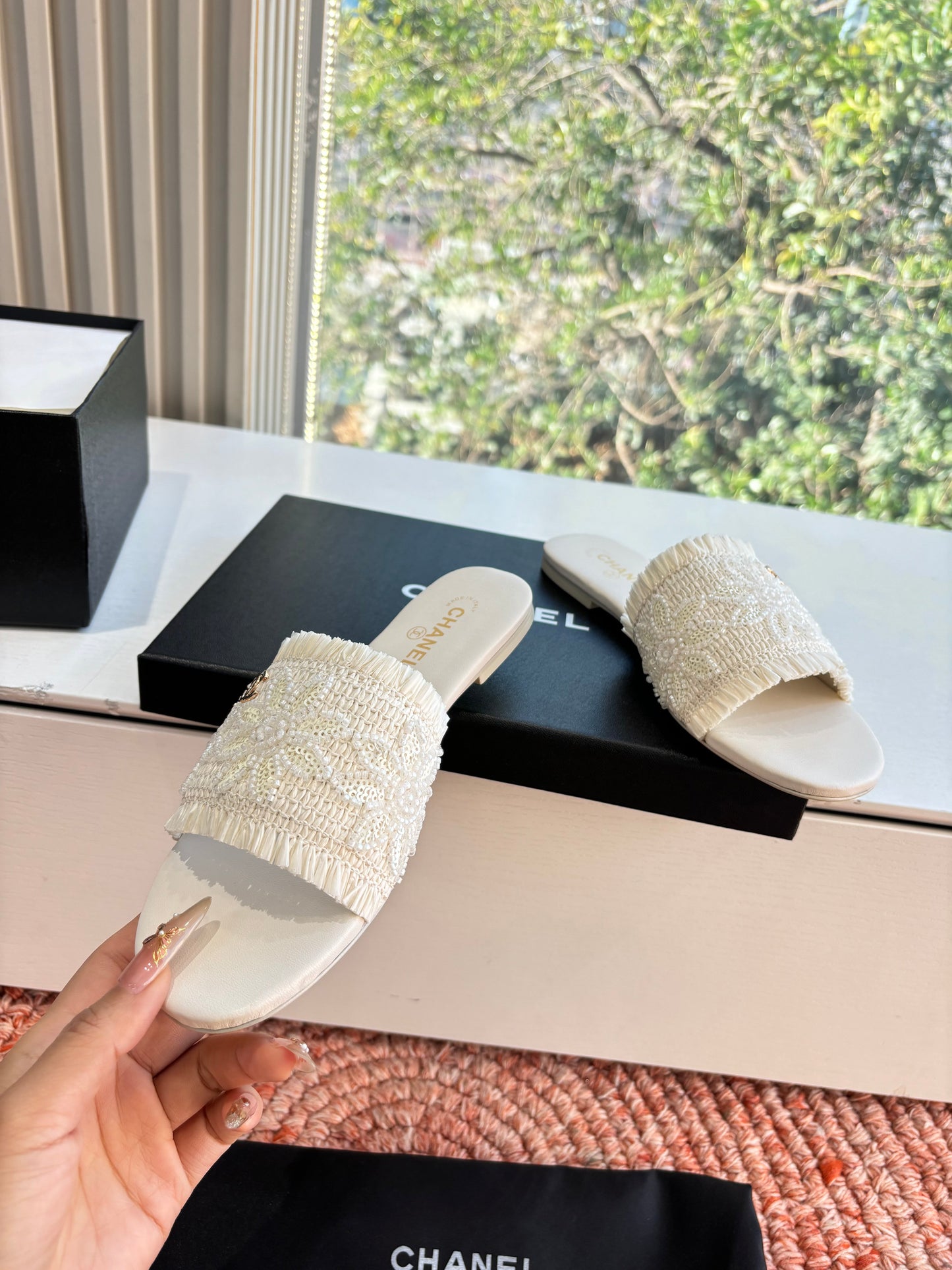 CC 26s Slippers White Fabric Sheepskin 648232