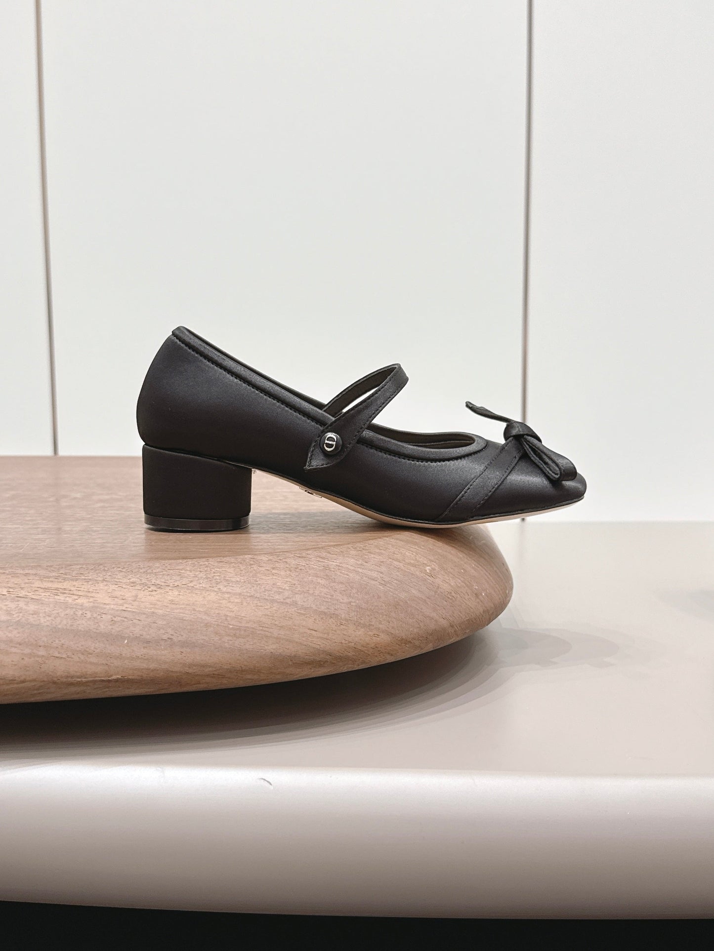 CD 26A Bow-tie Mary Jane 40 Sheepskin