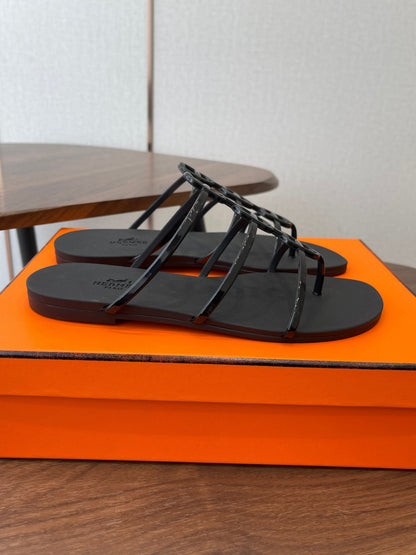 HM 26ss Pig Nose Sandals Black Rubber 624767