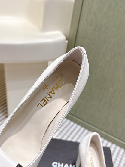 Chanel 2026 Pump Ivory And Black Lambskin 653538