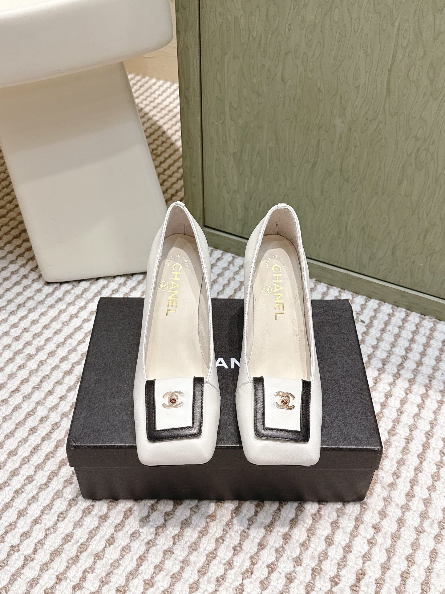 Chanel 2026 Pump Ivory And Black Lambskin 653538