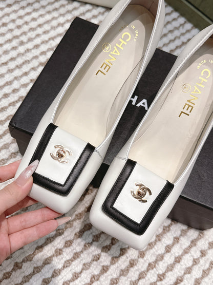 Chanel 2026 Pump Ivory And Black Lambskin 653538