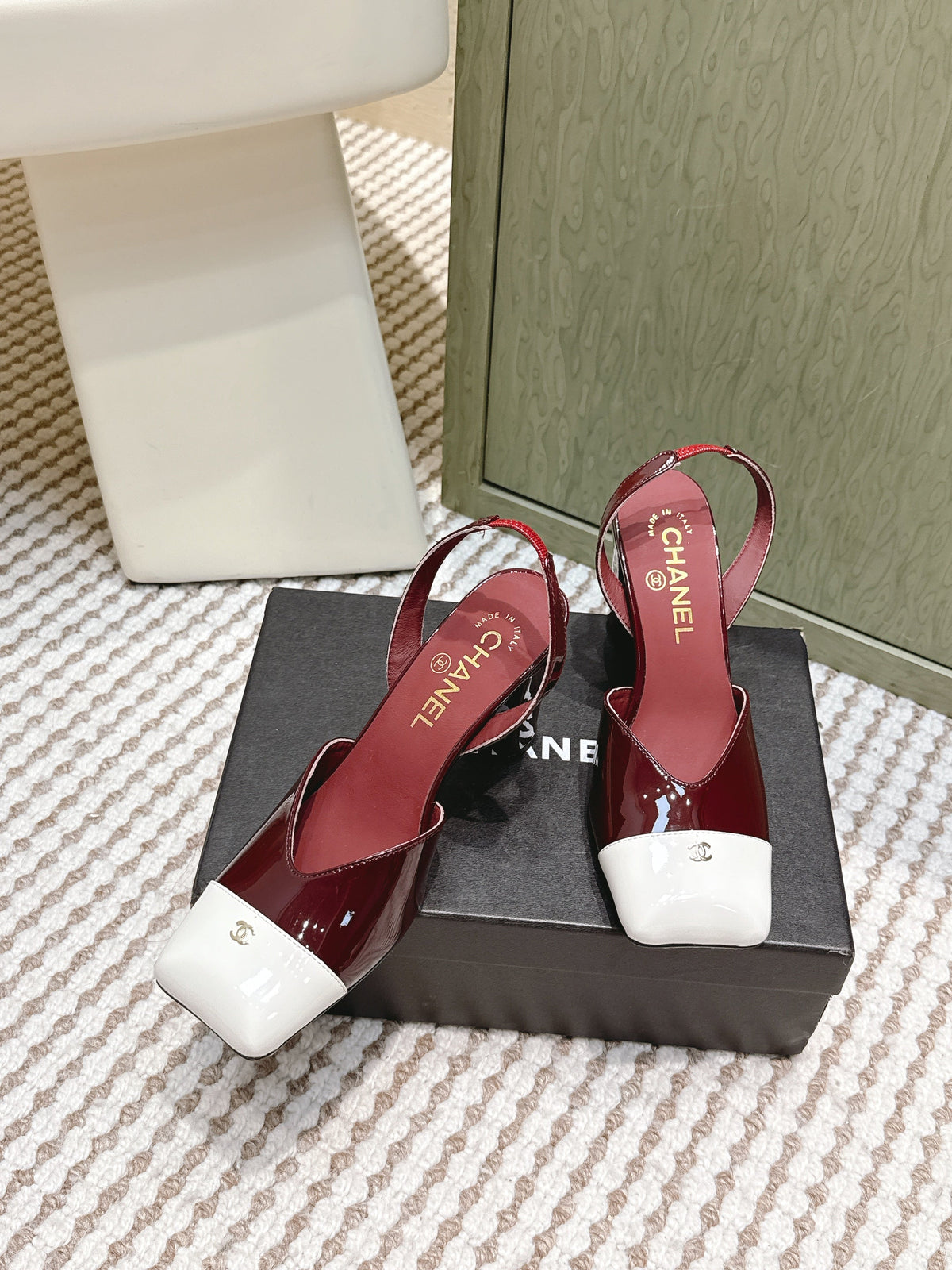 CC 26s Mary Jane Sandals 90 Dark Red White Patent Leather 653548