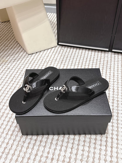 CC 26s Thong Sandals Black Suede Sheepskin 632352