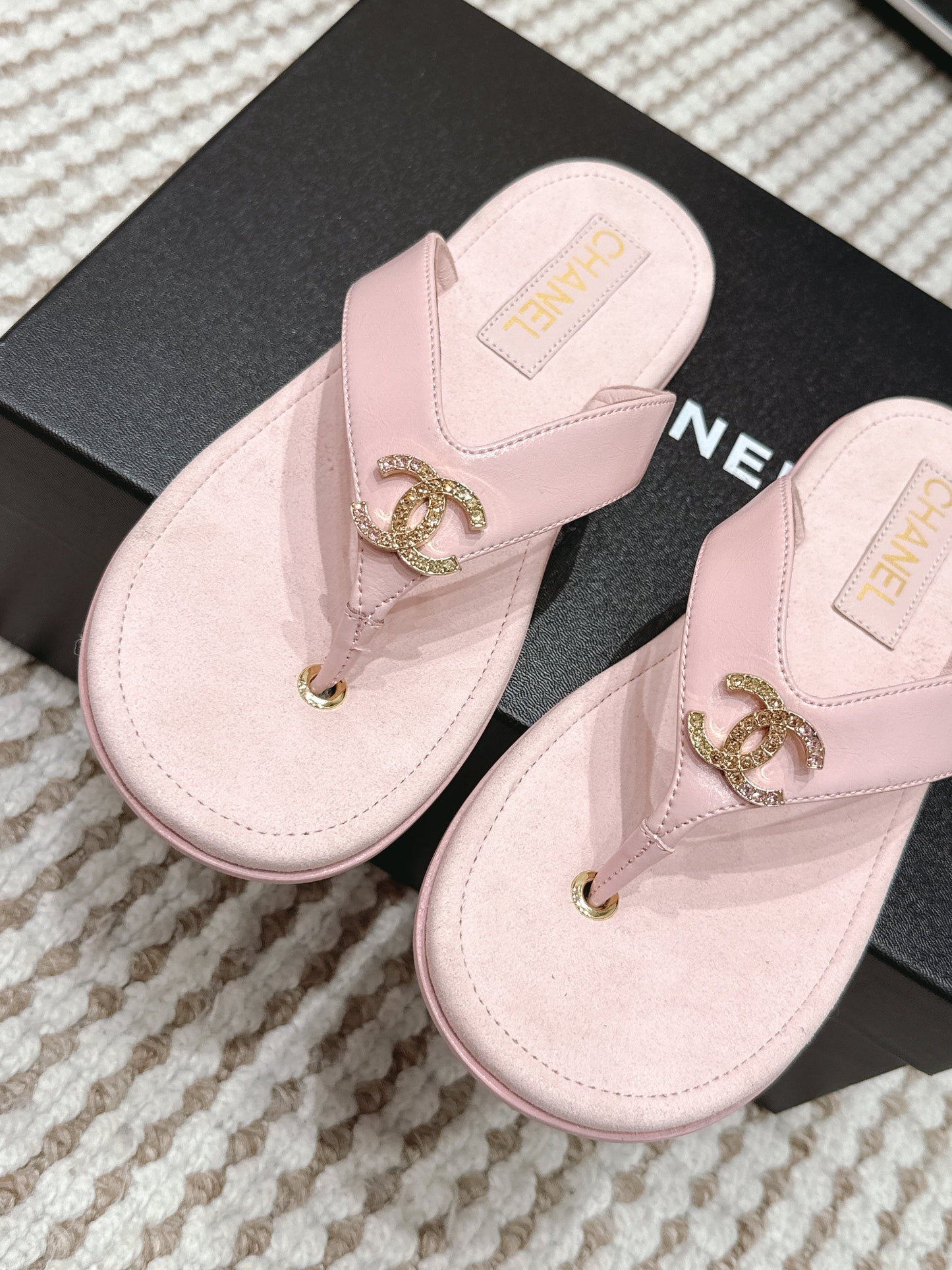 CC 26s Thong Sandals Light Pink Suede Sheepskin 632355