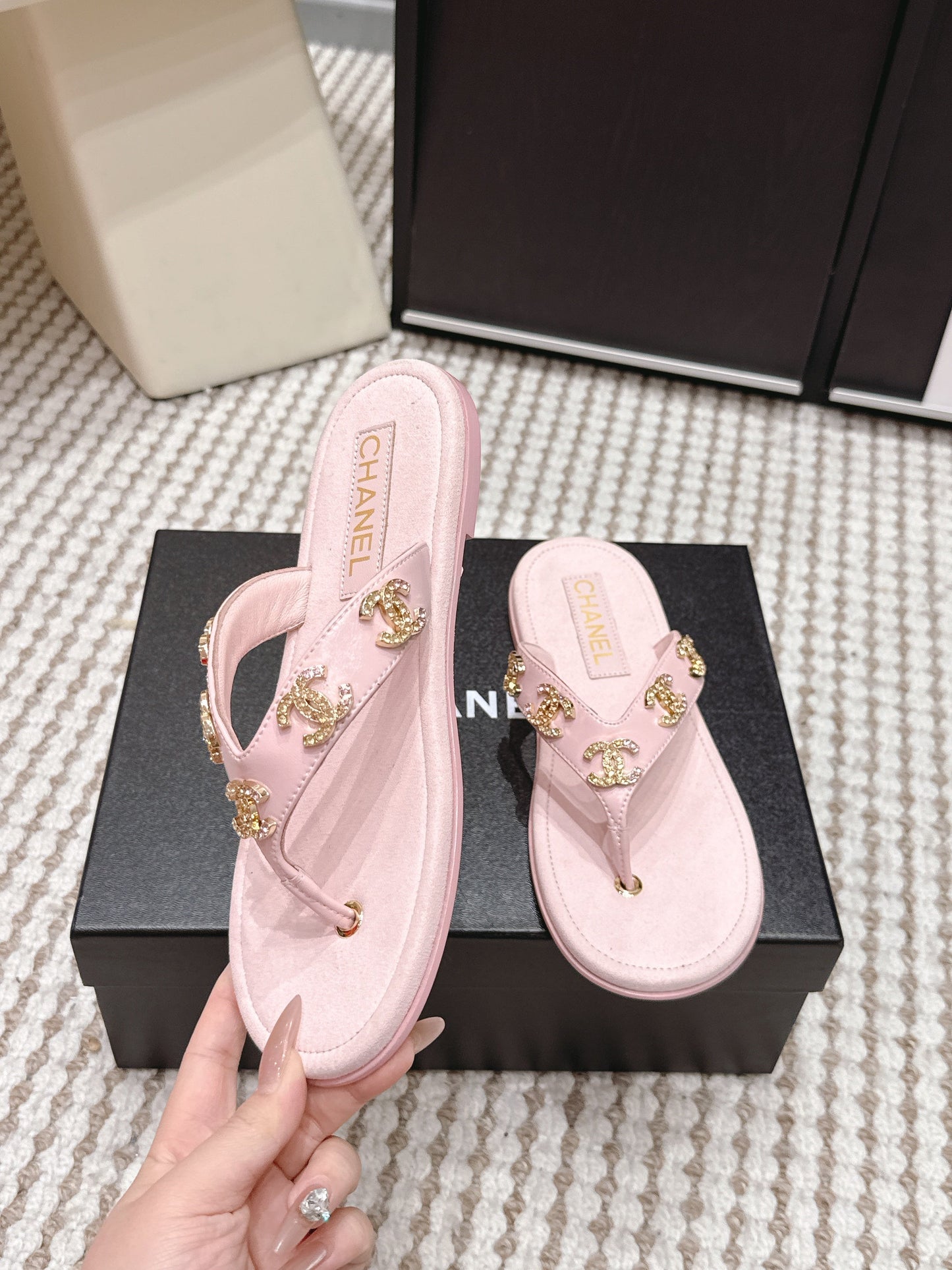 CC 26s Thong Sandals Pastel Pink Sheepskin Multicolor Charm 632361