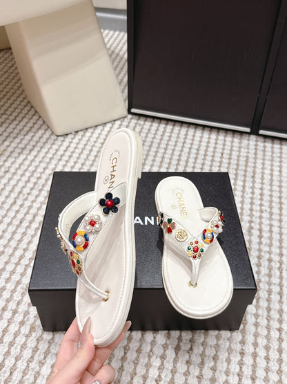 CC 26s Thong Sandals White Sheepskin Multicolor Charm 632363