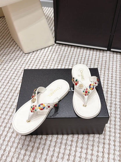 CC 26s Thong Sandals White Sheepskin Multicolor Charm 632363