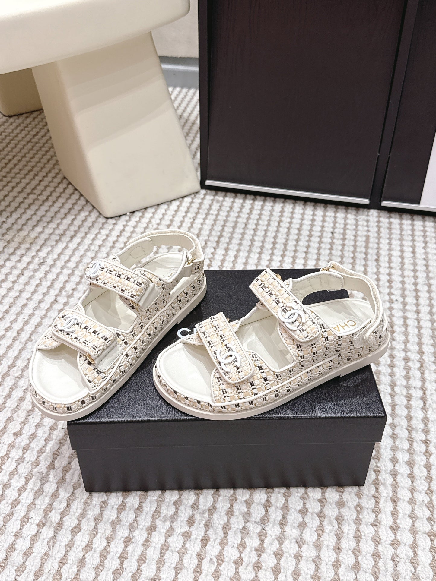 CC 26s Sandals Beige Leather Raffia 632399