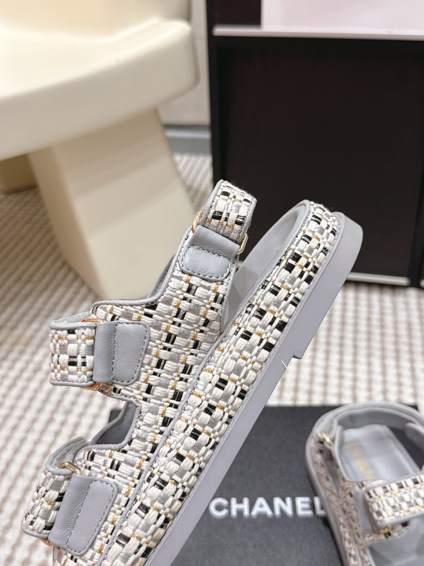 CC 26s Sandals Gray White Beige Leather 632403