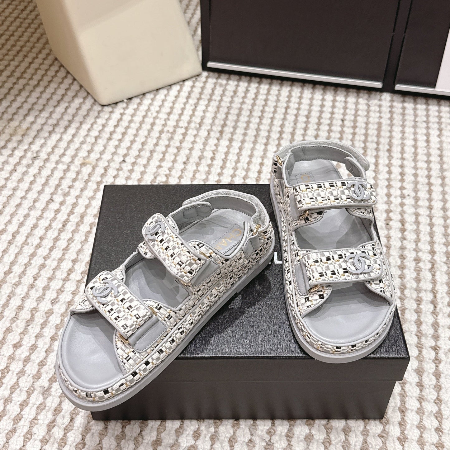 CC 26s Sandals Gray White Beige Leather 632403