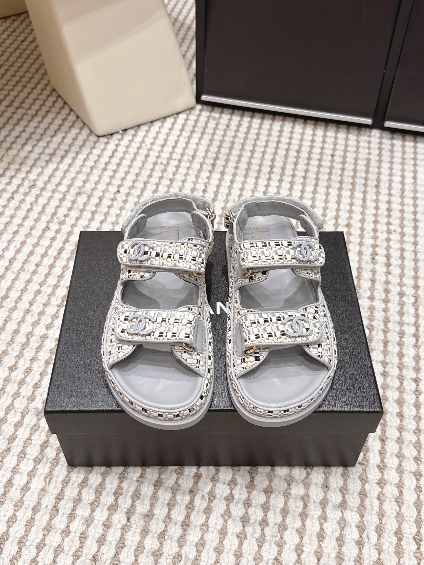 CC 26s Sandals Gray White Beige Leather 632403