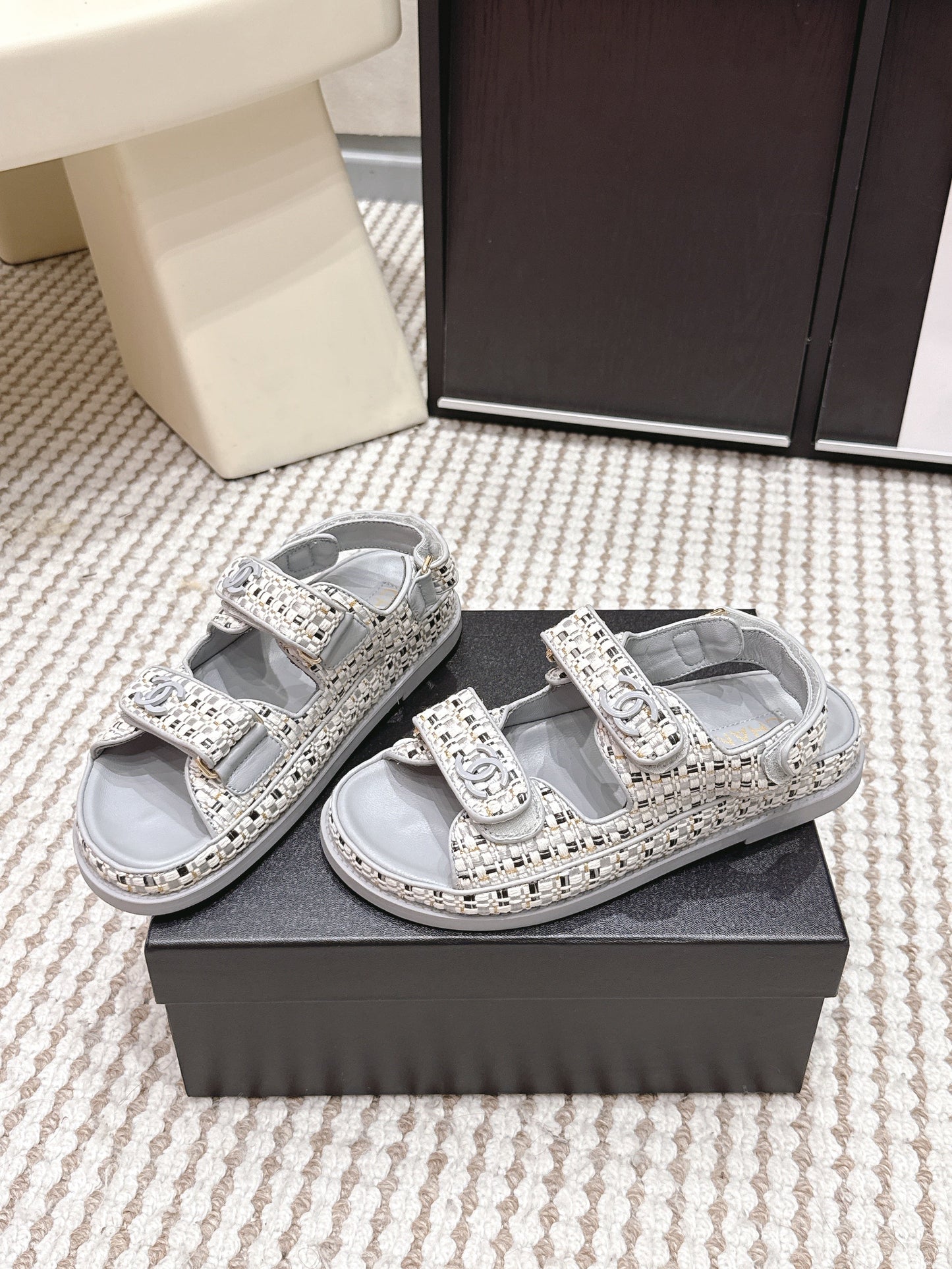 CC 26s Sandals Gray White Beige Leather 632403