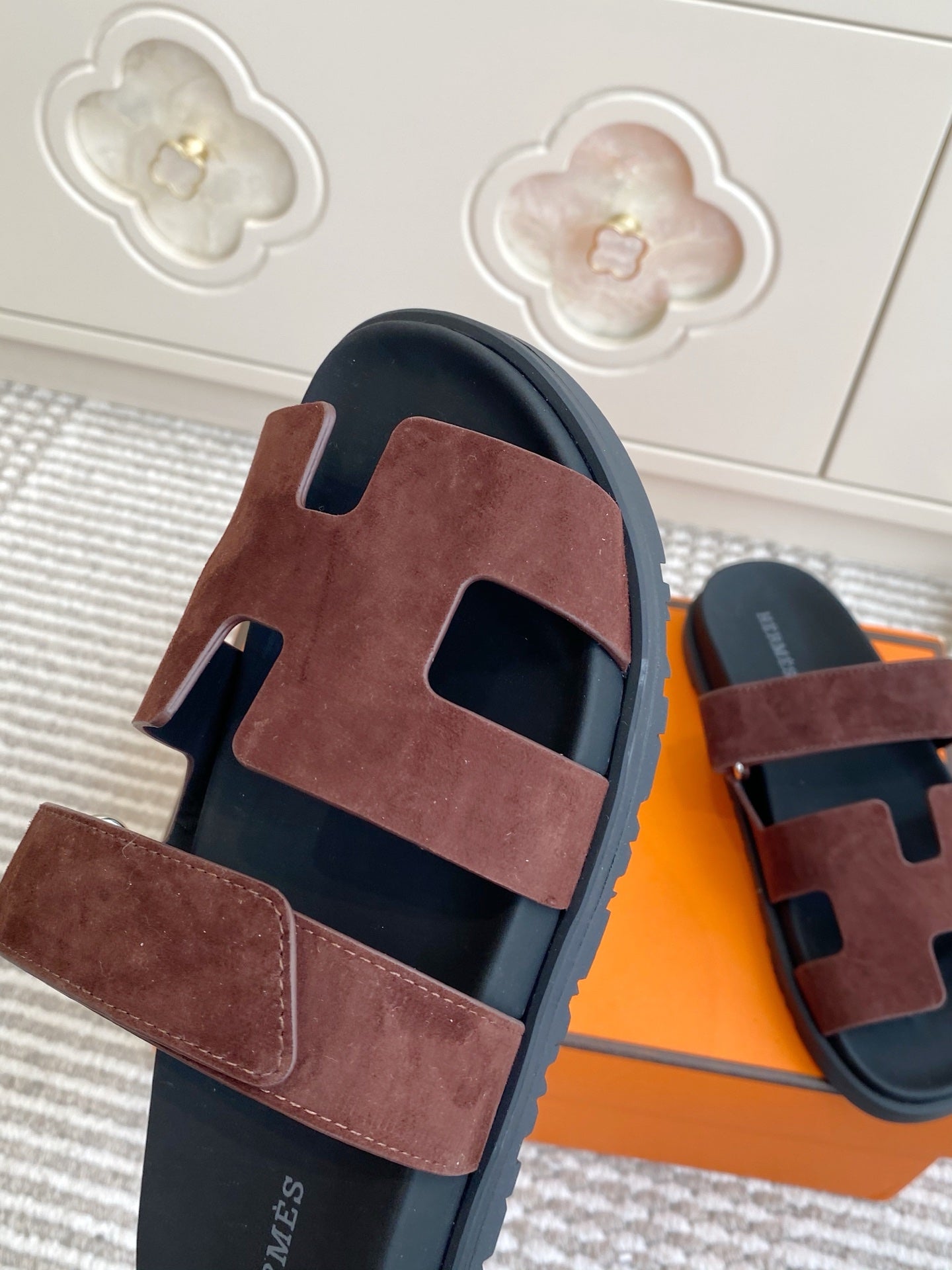 HM 2026 Velcro Slippers Reddish Brown Suede 667461