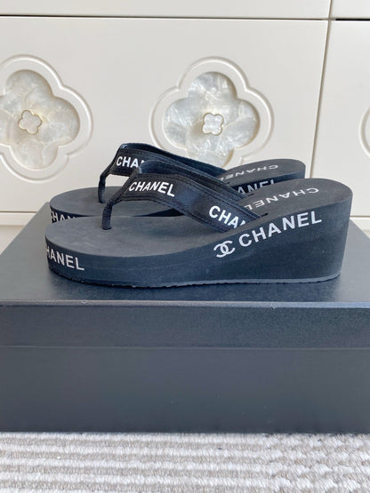 CC 26s Thong Sandals 65 Black Rubber Leather 647674
