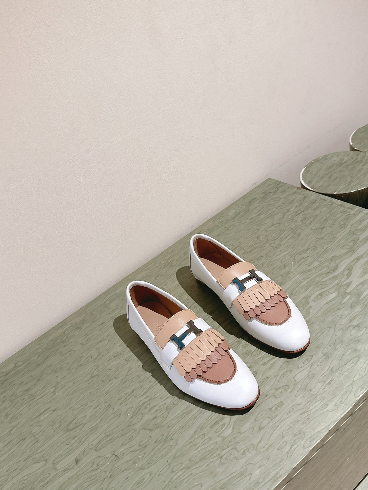 HM Mocassins Royal Loafers White Beige Sheepskin 445010