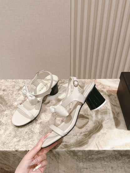 CC 26s Bow Sandals 55 White Cowhide 658465