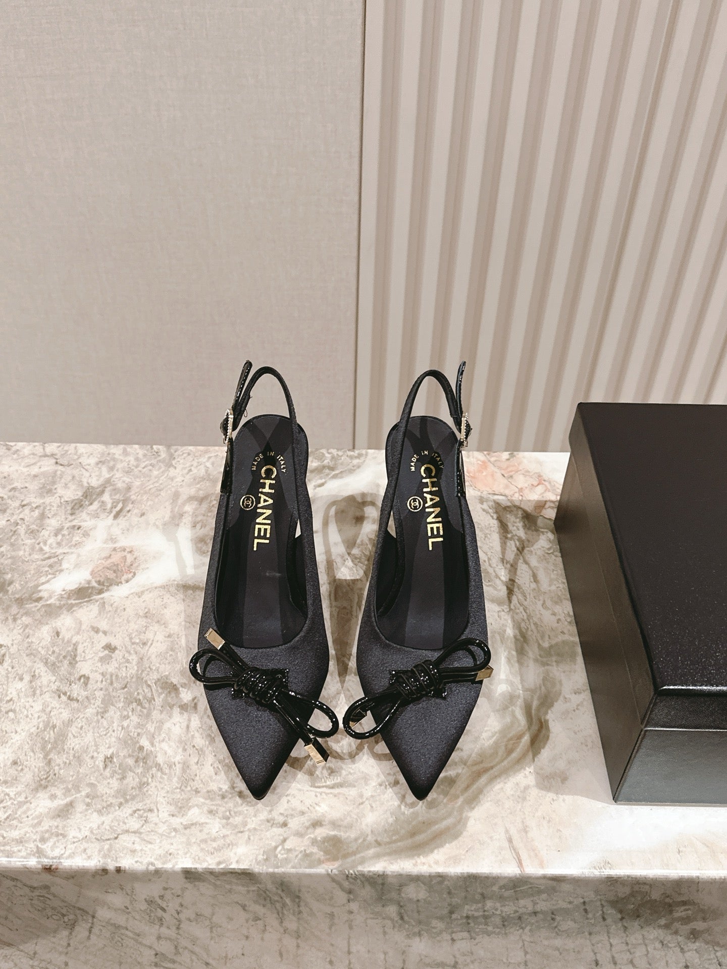 CC 26s Slingback 85 Black Satin Sheepskin 658480