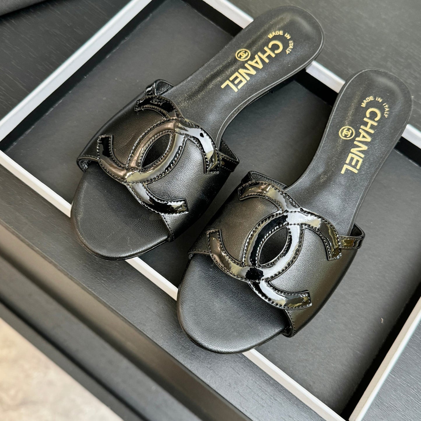 CC 2026 Flat Slippers Black Sheepskin Double C 700456