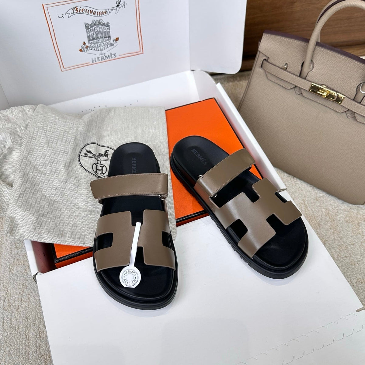 HM Chypre Sandal Taupe Black Leather 862406