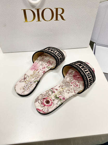 CD 26s Embroidered Sandals Light Pink Black Canvas Leather 683010