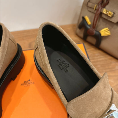HM 26ss Loafers Beige Suede  Sliver Buckle 638431