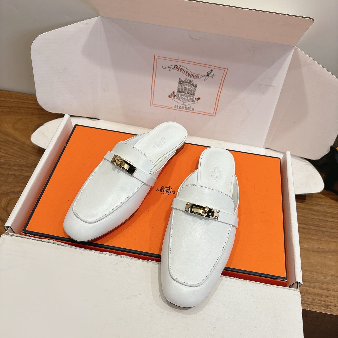 HM 26ss Mule White Calfskin Gold Buckle 638468