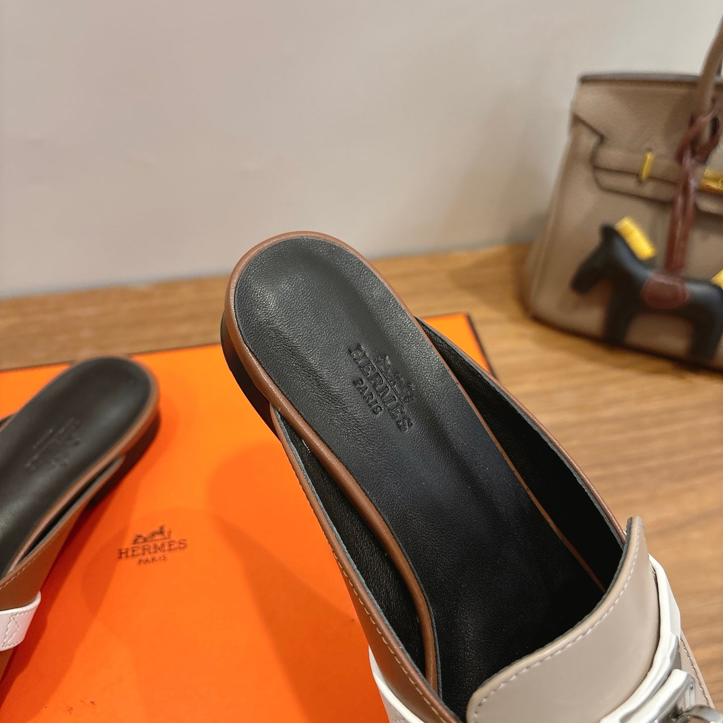 HM 26ss Mule Beige Brown Calfskin Sliver Buckle 638470