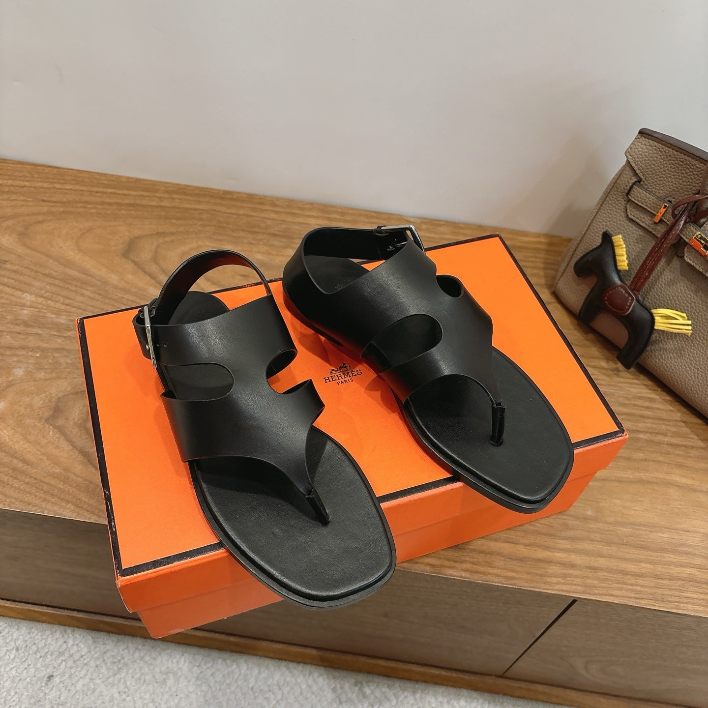 HM 26ss Thong Sandal Black Calfskin 638406