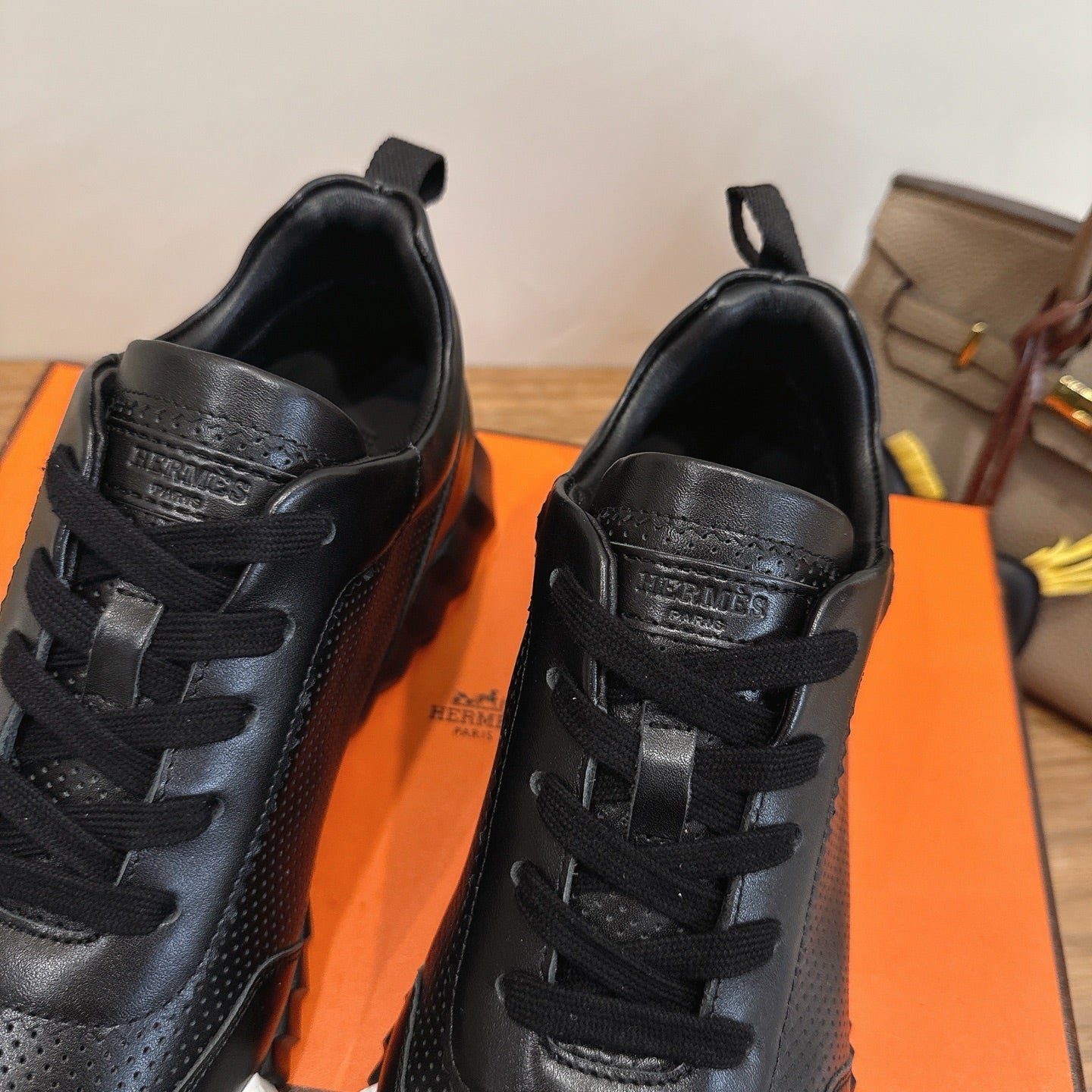 HM 26ss Sneakers Black Leather 638572