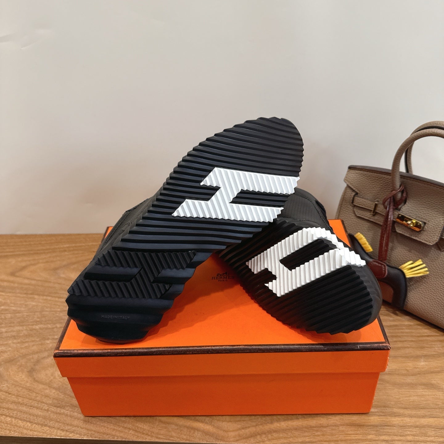 HM 26ss Sneakers Black Leather 638572