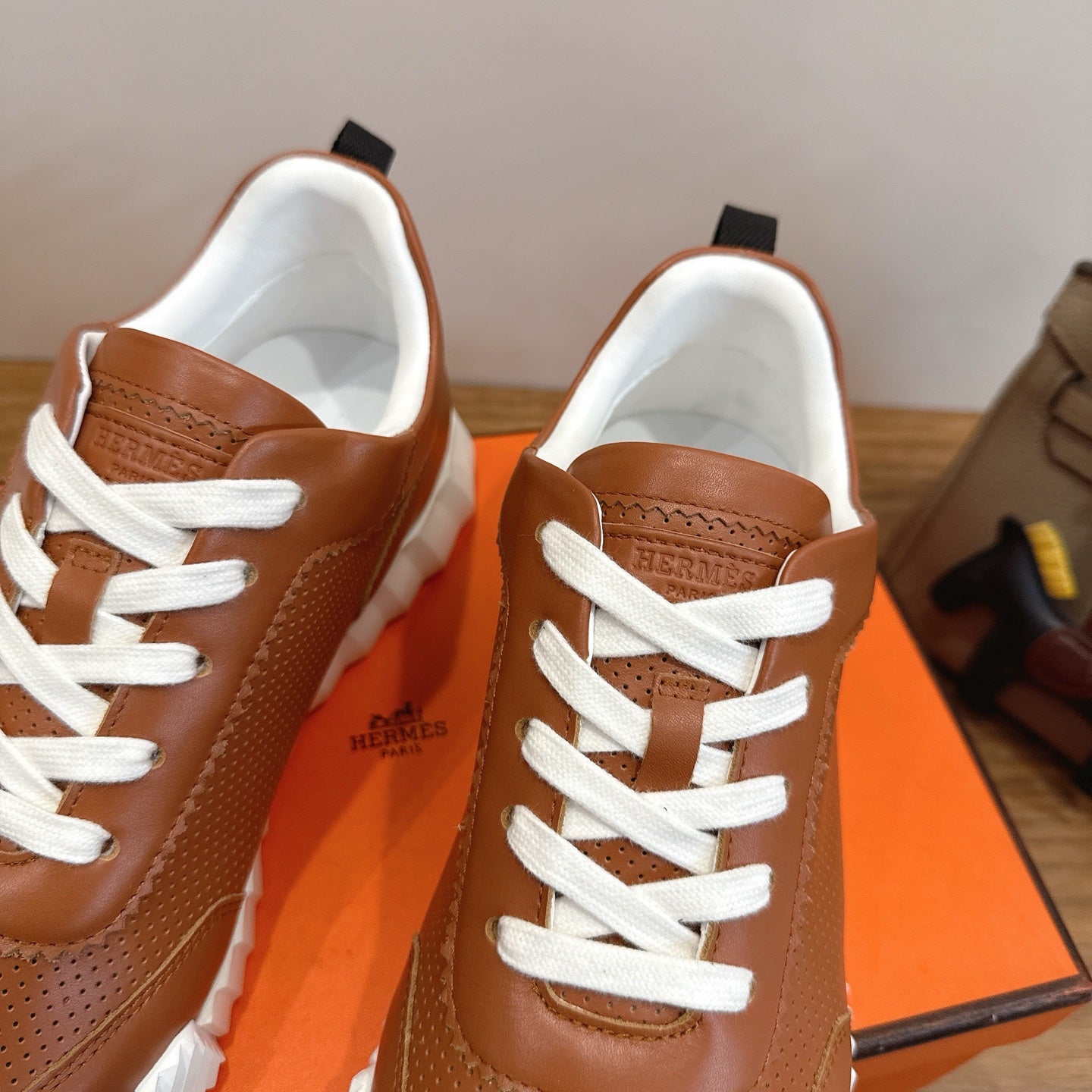 HM 26ss Sneakers Camel Brown Leather 638574