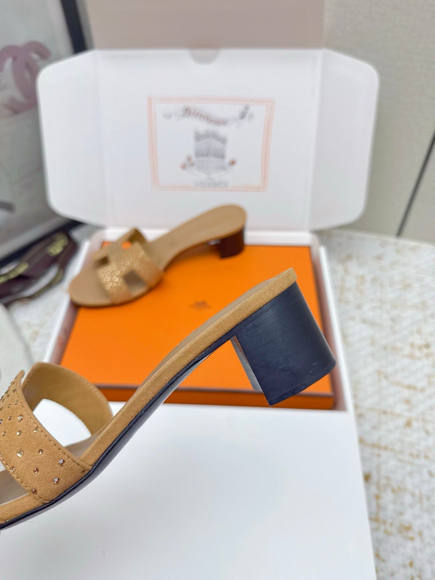 HM 26ss Oran Sandals 50 Light Caramel Beige Crystal Suede Cowhide 625257