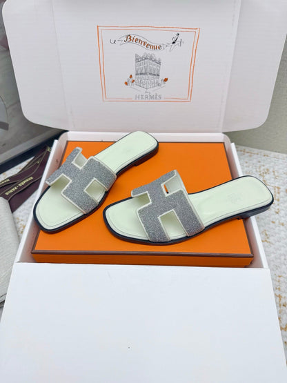 HM 26ss Oran Sandals Cream Gray Rhinestone Cowhide 625262