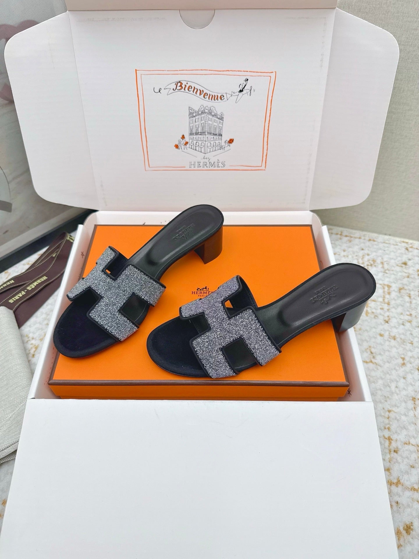 HM 26ss Oran Sandals 50 Black Rhinestone Cowhide 625267