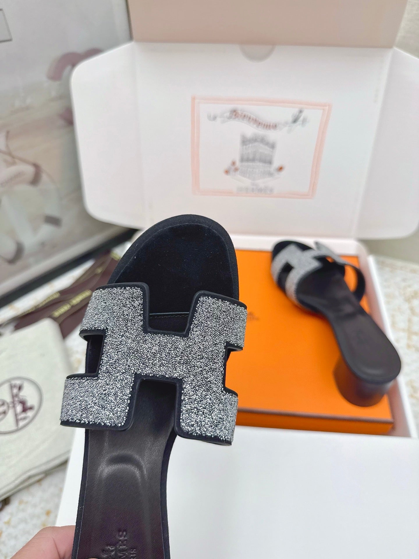 HM 26ss Oran Sandals 50 Black Rhinestone Cowhide 625267