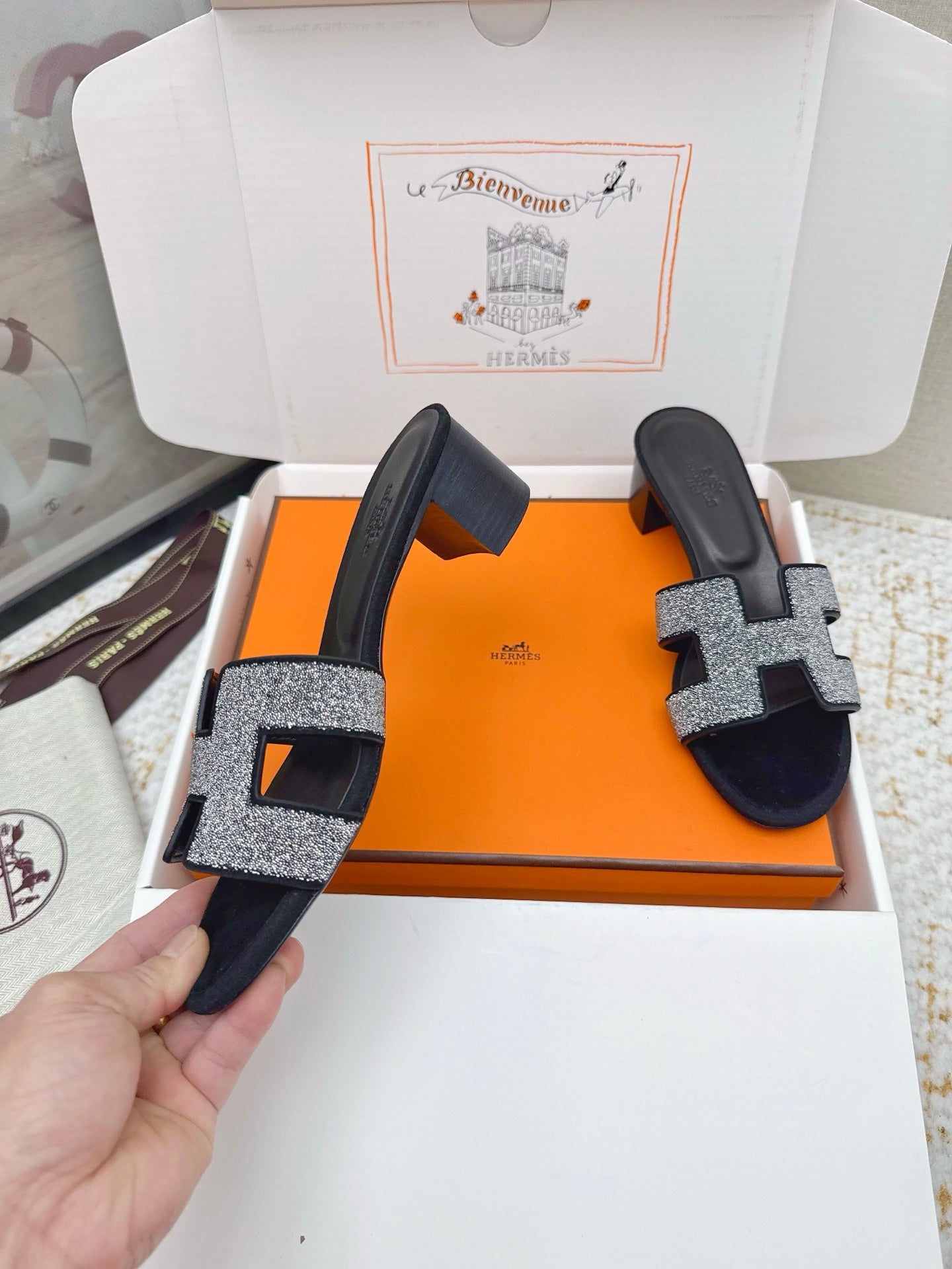 HM 26ss Oran Sandals 50 Black Rhinestone Cowhide 625267