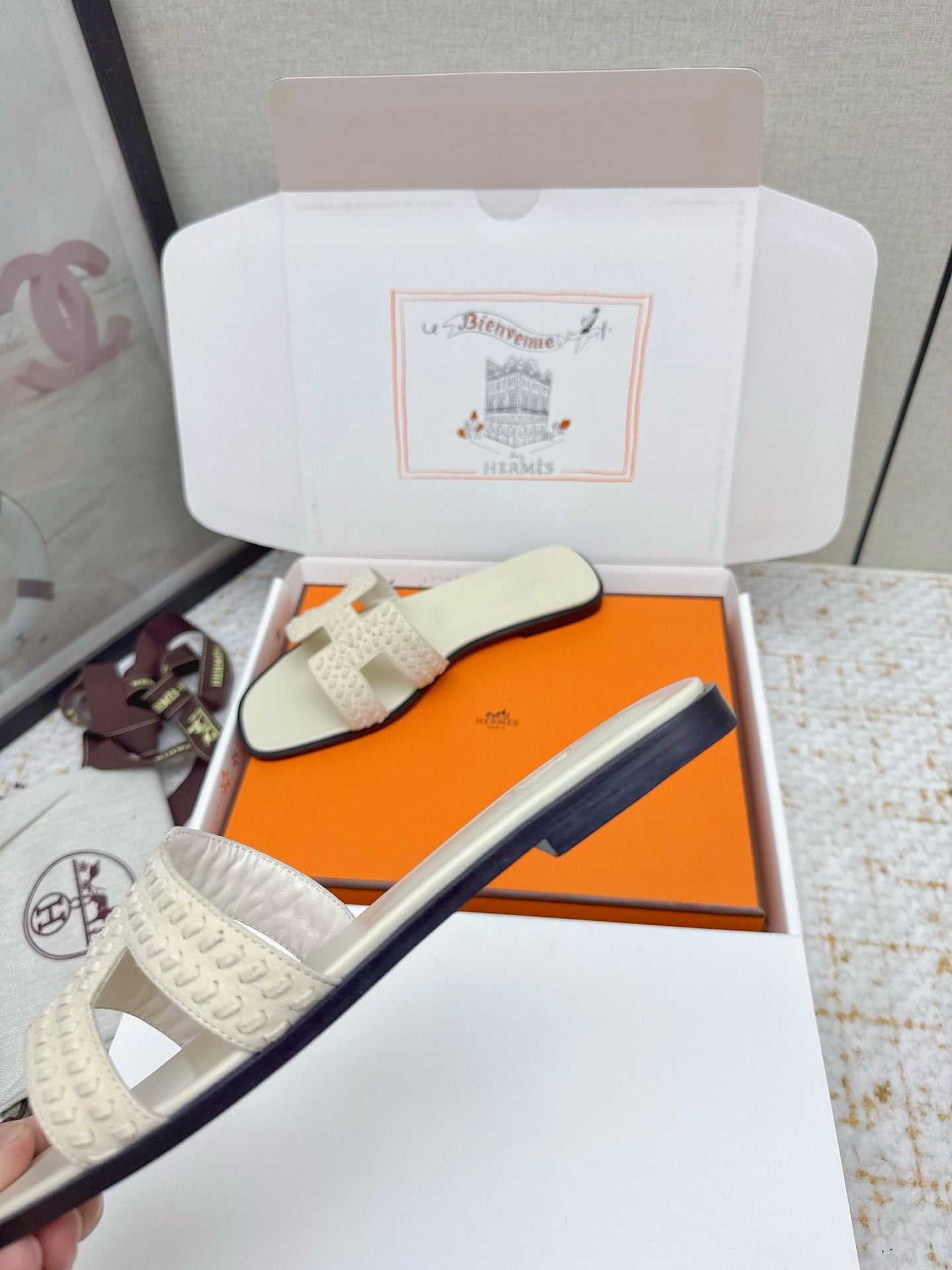HM 26ss Oran Sandals Cream Suede Sheepskin 625136